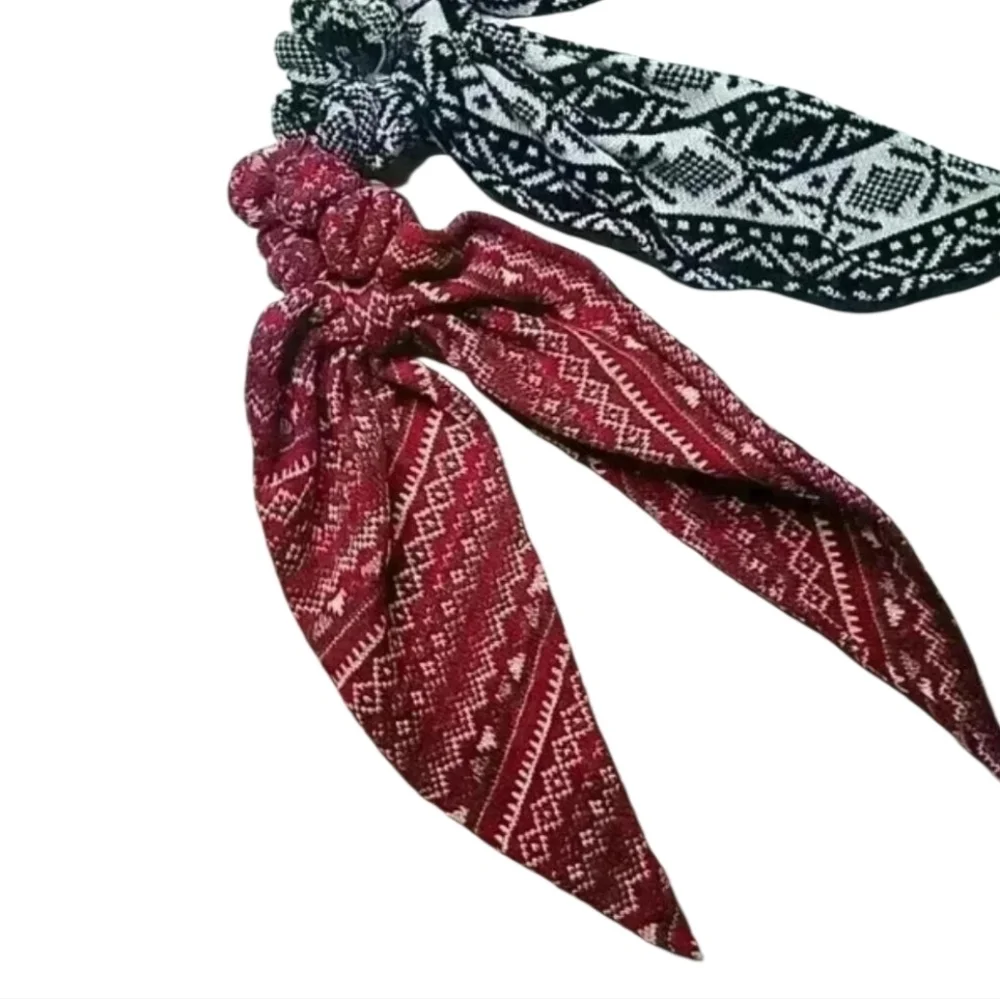 Cozy Knit Scrunchies by‎ Anna Ava